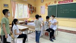 THCS Thăng Long thực hiện tiêm phòng mũi 1 vaccine COVID-19 cho học sinh lớp 6 (đủ 12 tuổi)