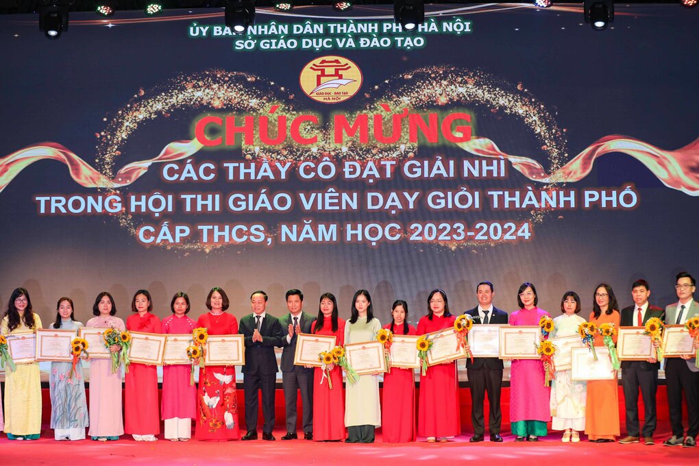 Trường THCS Thăng Long trong Lễ tổng kết Hội thi giáo viên giỏi cấp thành phố.