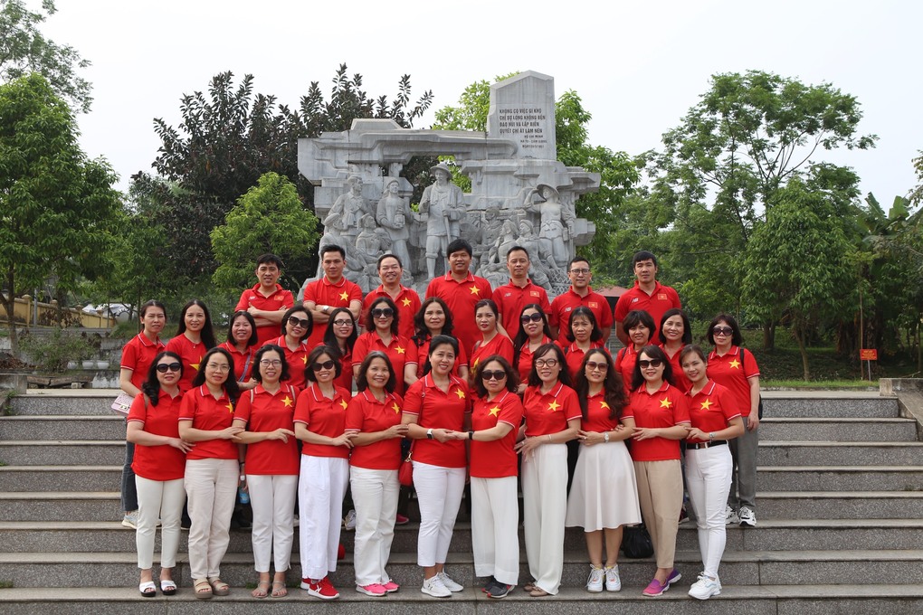 “ Hành trình đỏ” của Chi bộ trường THCS Thăng Long