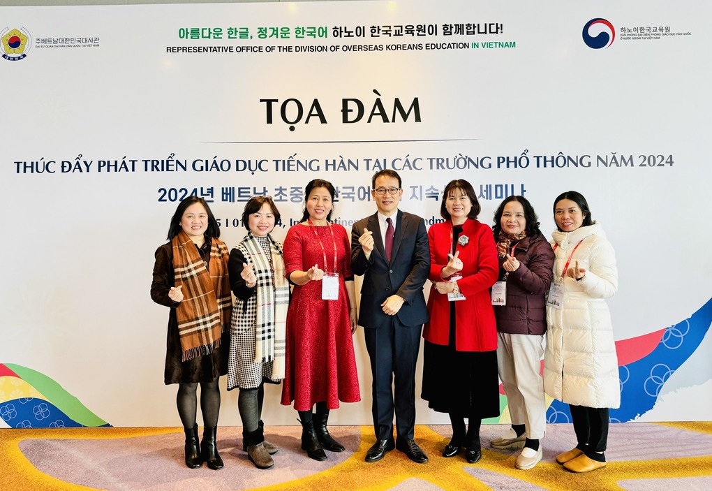 Đại diện Ban giám hiệu trường THCS Thăng Long tham dự Toạ đàm thúc đẩy phát triển giáo dục tiếng Hàn tại các trường phổ thông năm 2024