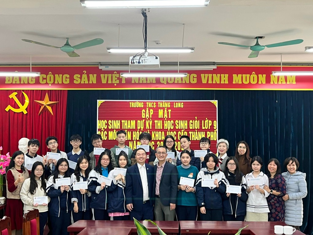Trường THCS Thăng Long gặp mặt đội tuyển thi Học sinh Giỏi Thành phố