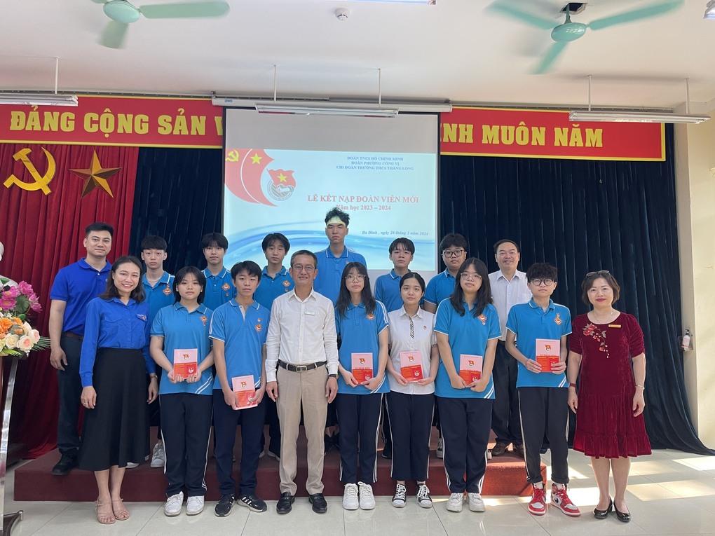 Học sinh Thăng Long tự hào được đứng trong hàng ngũ của Đoàn TNCS Hồ Chí Minh